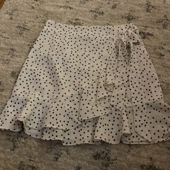 Princess Polly polka dot skirt - Picture 2 of 4